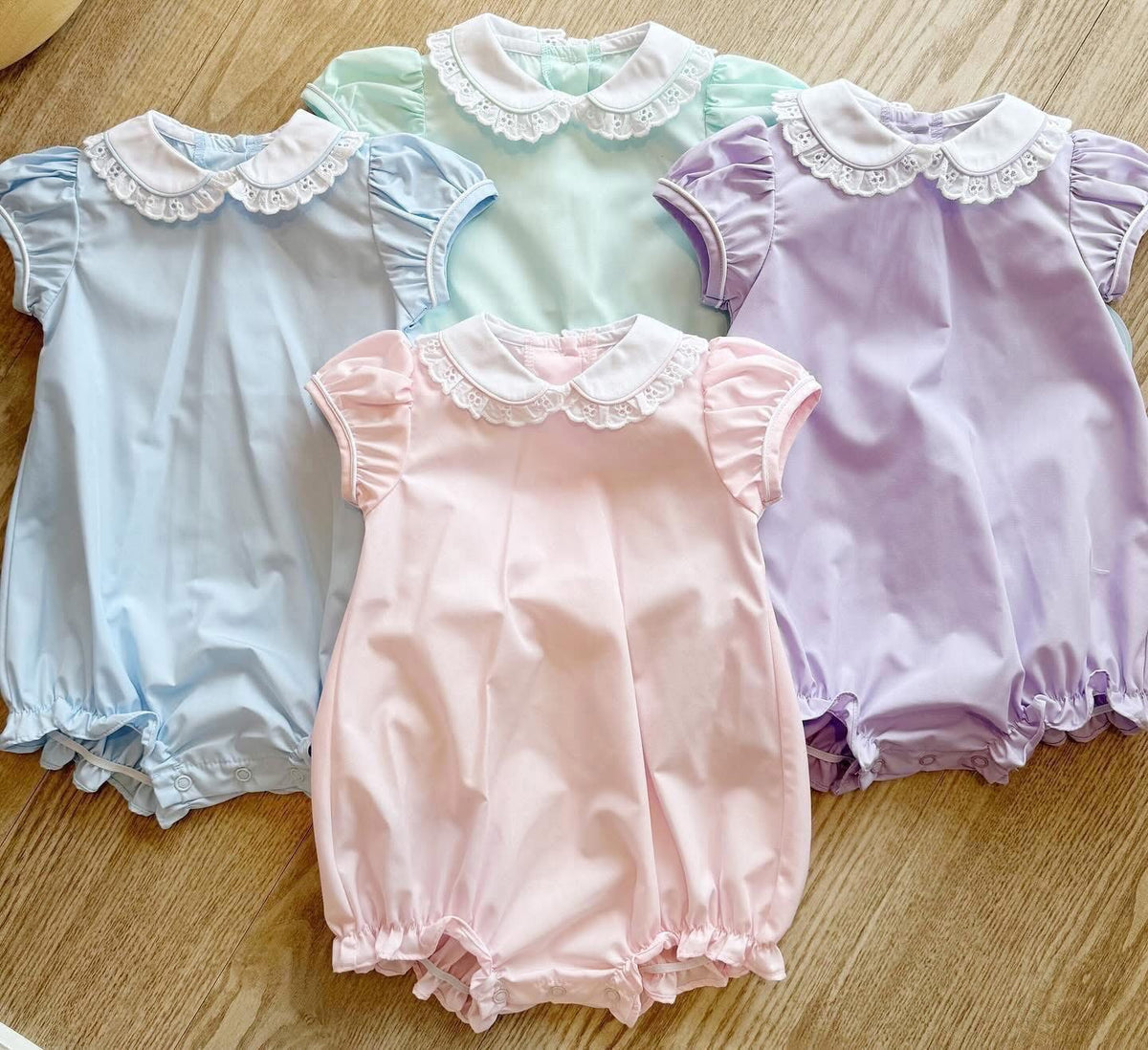 Lace Collar Bubbles